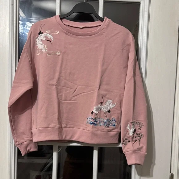 Pink Embroidered Sweatshirt with Crane Embroidery Design Small New - Picture 1 of 5